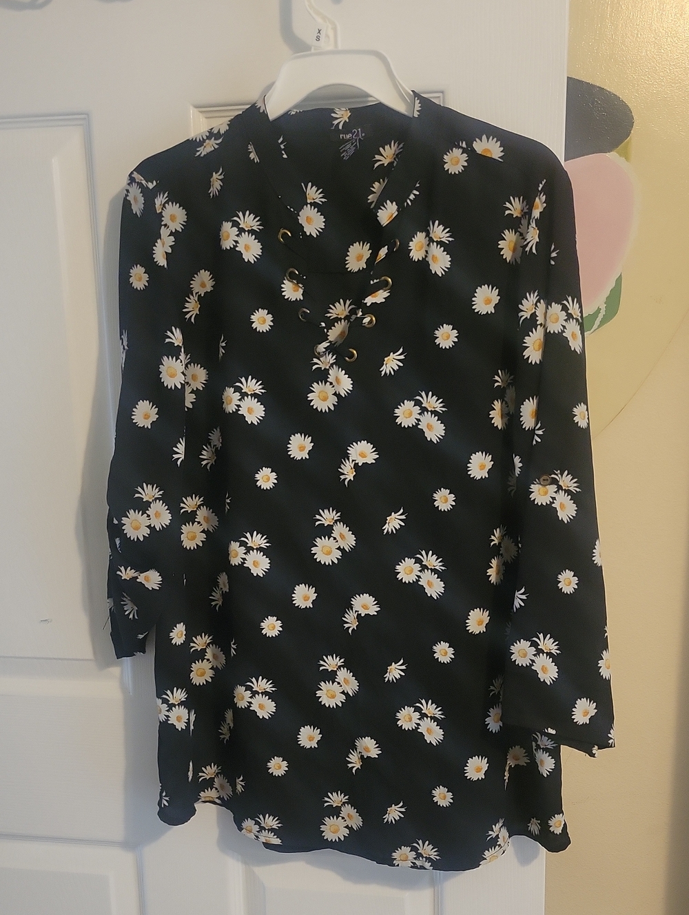 Rue21 SzLg Black Floral Daisy Faux Lace-Up Blouse Button up sleeve